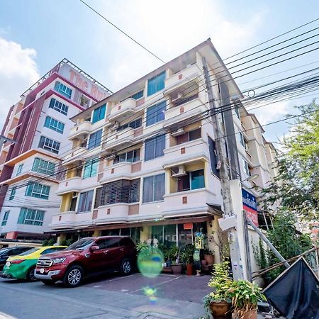 Benjaratch Boutique Apartment Банкок Екстериор снимка