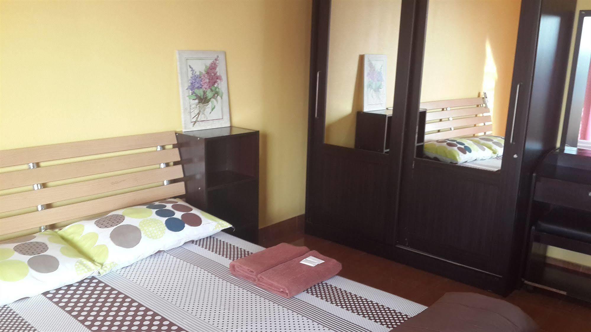 Benjaratch Boutique Apartment Банкок Екстериор снимка